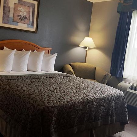 Days Inn By Wyndham Galliano La Kültér fotó
