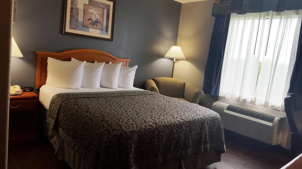 Days Inn By Wyndham Galliano La Kültér fotó